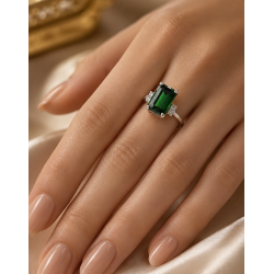 Pre Owned 18ct White Gold Tourmaline and Diamond Ring ZC4